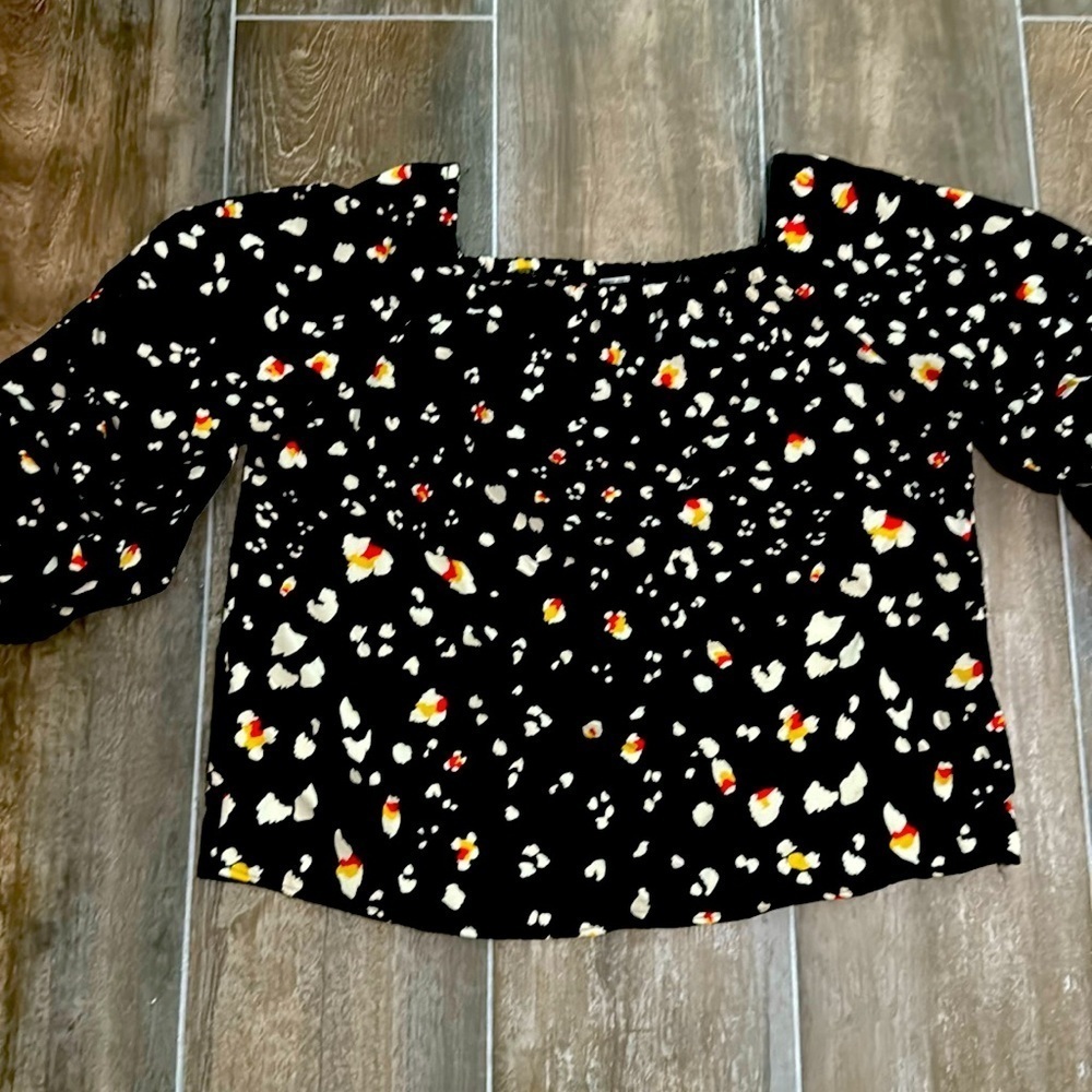 Super cute and unique Halogen from Nordstrom blouse. Sz L